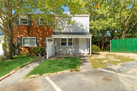 236 Hill Rise #236, Calverton, NY 11933