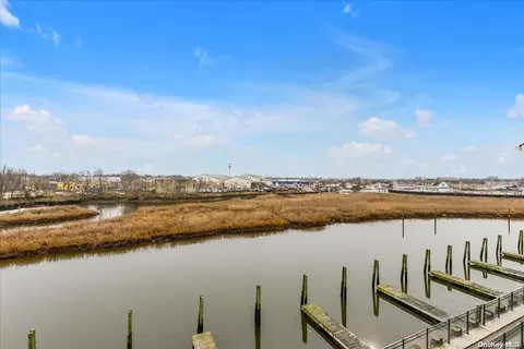 322 Marina Pointe Dr #322, Oceanside, NY 11572