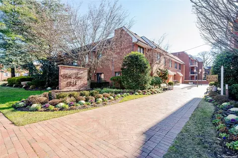 99 S Park Ave #29, Rockville Centre, NY 11570