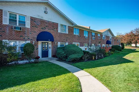 460 Old Town Rd #5-A, Port Jefferson Station, NY 11776