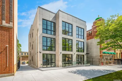 22-19 33rd St #4B, New York, NY 11105