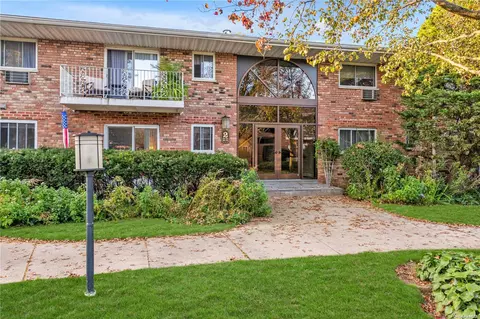 1 Toms Point Ln #B2-3G, North Hempstead, NY 11050