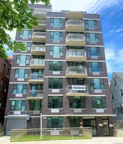 89-14 150th St #3C, New York, NY 11435