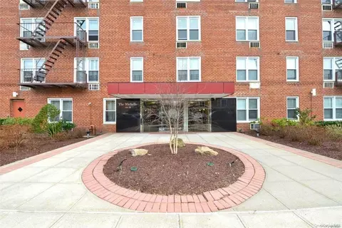 210-50 41 Ave #1L, Bayside, NY 11361