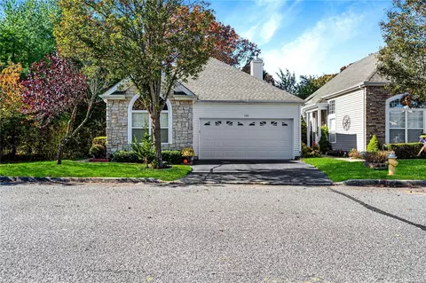 522 Leisure Dr #522, Ridge, NY 11961