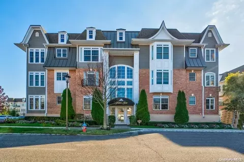 570 Roosevelt Way #1, North Hempstead, NY 11590