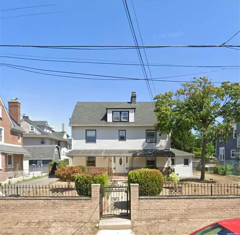 11-52 Neilson St, New York, NY 11691