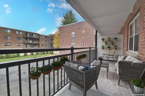25 Chapel Pl #2-N, North Hempstead, NY 11021