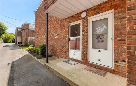 10 Ivy St #2A, Farmingdale, NY 11735
