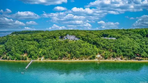 Ships Point Way, Brookhaven, NY 11777