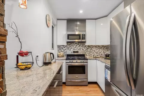 62-19 53rd Ave #3P, Maspeth, NY 11378