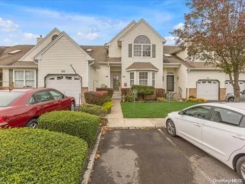 104 Caroline Ct #104, Port Jefferson Station, NY 11776