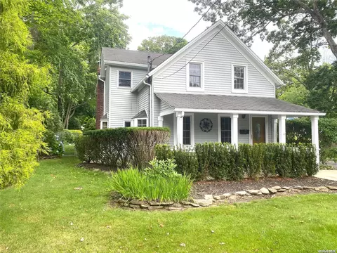 37 Union Ave, Center Moriches, NY 11934