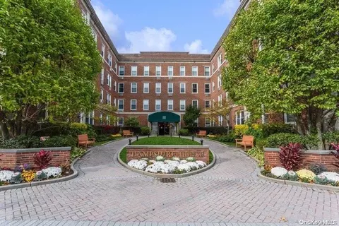 111 7th St #204, Garden City, NY 11530