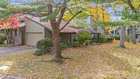46 Country Club Dr #46, Jericho, NY 11753