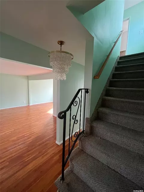 110-40 176 St, New York, NY 11433