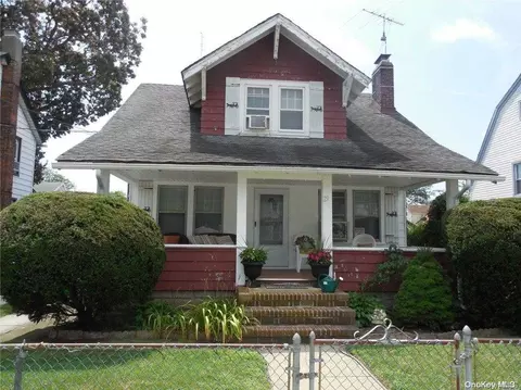 21 Stillwell Pl, Freeport, NY 11520