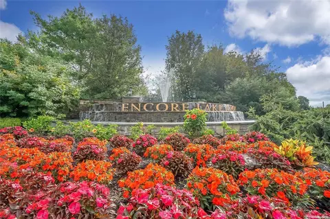 177 Symphony Dr #177, Lake Grove, NY 11755