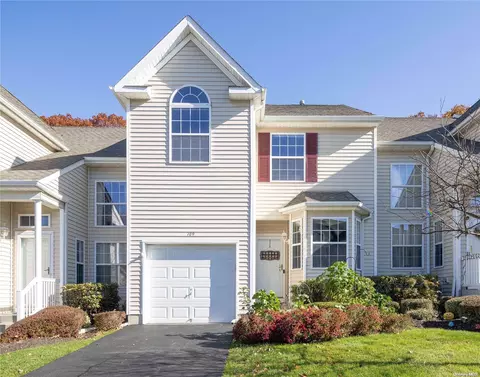 109 Kettles Ln #109, Medford, NY 11763
