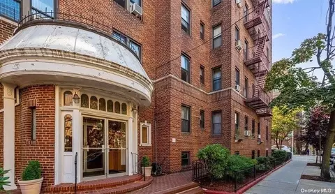 65-38 Booth St #6E, Rego Park, NY 11374