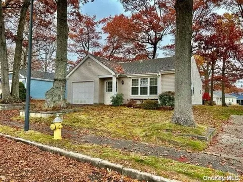 116 Sheffield Dr #116, Ridge, NY 11961