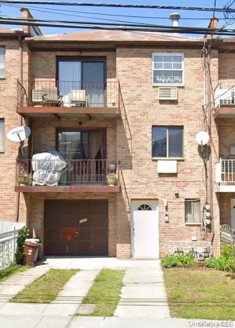 1277 E 224th St, New York, NY 10466
