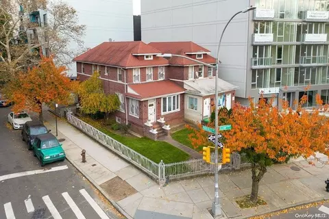 725 Ocean Pkwy, Brooklyn, NY 11230