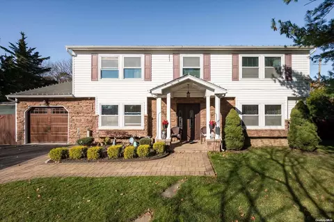 195 Tarpon Ave, Medford, NY 11763