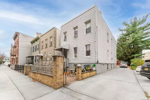 18-3032 25th Rd, New York, NY 11102