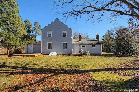 65 Old Riverhead Rd, Hampton Bays, NY 11946