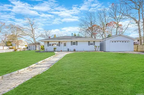 65 Propose Rd, Shirley, NY 11967