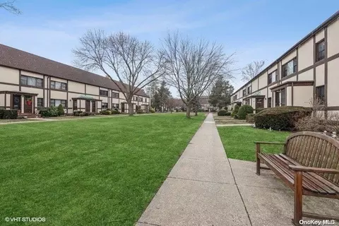 121 15 St #A2, Mineola, NY 11501