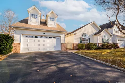 45 Constantine Way #45, Mount Sinai, NY 11766