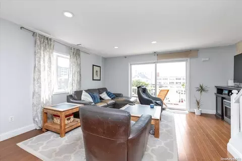 231 E Broadway #UPPER, Long Beach, NY 11561