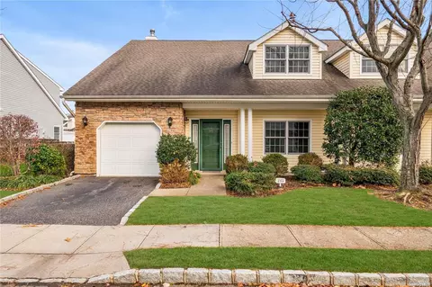 245 Pond View Dr #438, North Hempstead, NY 11050