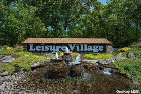 342 Woodbridge Dr #A, Ridge, NY 11961