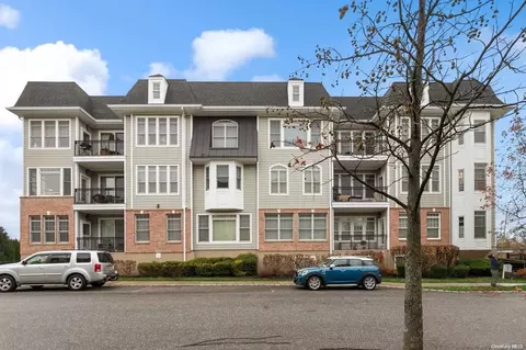 131 Roosevelt Way #1305, North Hempstead, NY 11590