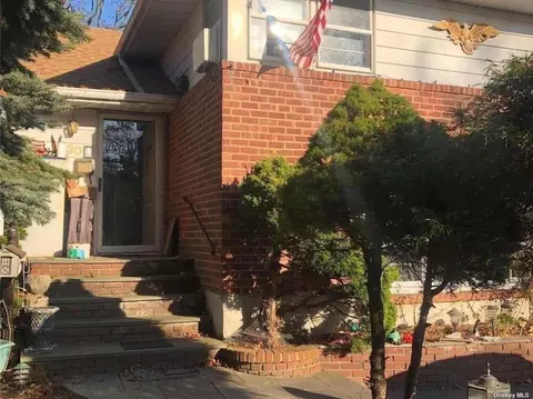330 Ellison Ave, North Hempstead, NY 11590