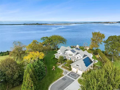 108 Van Brunt Manor Rd, Setauket, NY 11733