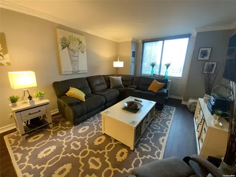27110 Grand Central Pkwy #6J, New York, NY 11005