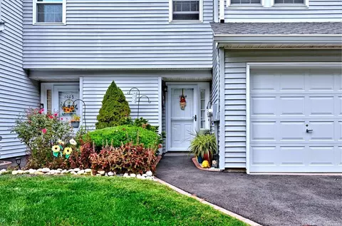 1004 Sara Cir #1, Port Jefferson Station, NY 11776