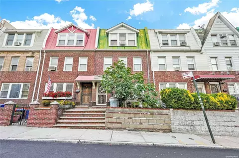 20-66 32nd St, New York, NY 11105