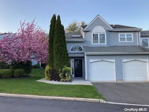 190 Lakebridge Dr #190, Kings Park, NY 11754