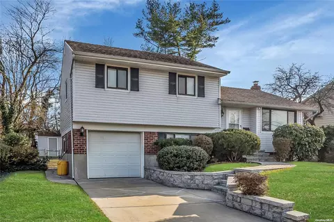 61 Colony Ln, Syosset, NY 11791