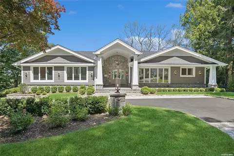 190 Mimosa Dr, North Hempstead, NY 11576