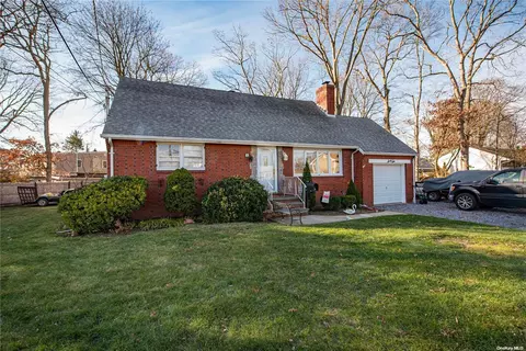 66 Hillside Rd, Deer Park, NY 11729