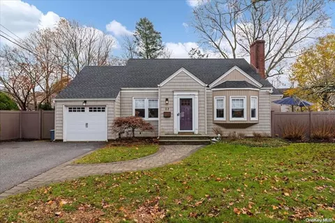 23 East St, Syosset, NY 11791