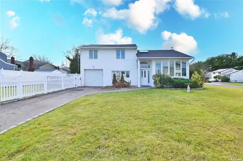 308 Clearmeadow Dr, East Meadow, NY 11554