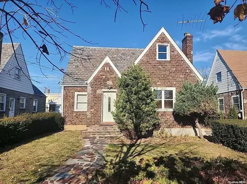 29 Foster Pl, Hempstead, NY 11550