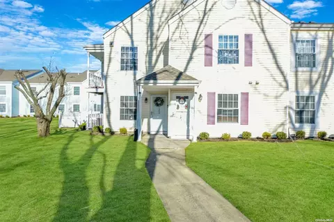 123 Fairview Cir #123, Middle Island, NY 11953